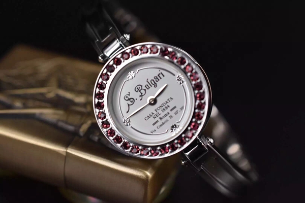 ブルガリ時計正面デザイン